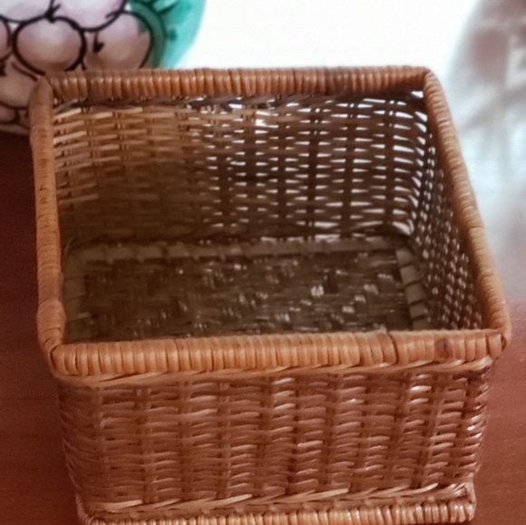 Cute little basket - Picture 2 of 2